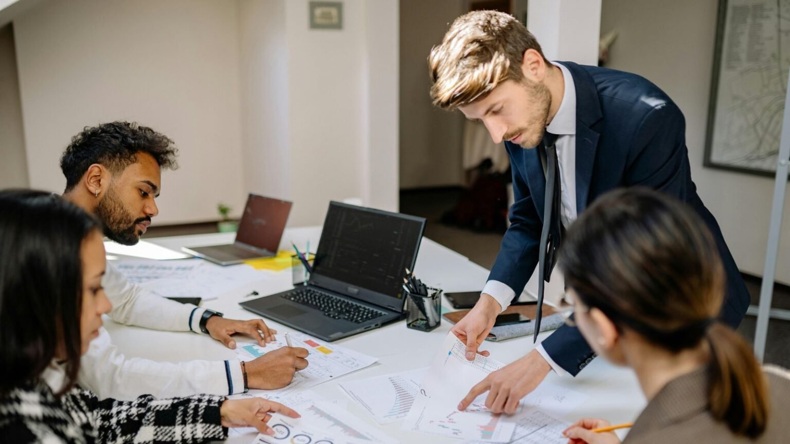 nosotros fm business